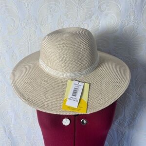 NWT Chic Beige Adjustable Sun Hat
